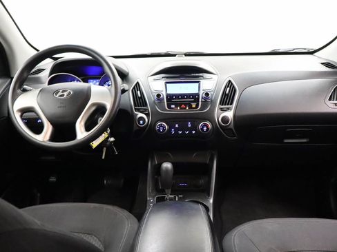 Used 2013 Hyundai Tucson GL FWD image 12