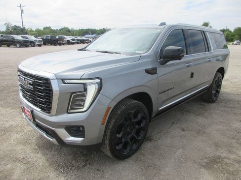 New 2026 GMC Yukon XL Denali w/ Denali Reserve Package AWD/4WD image 9