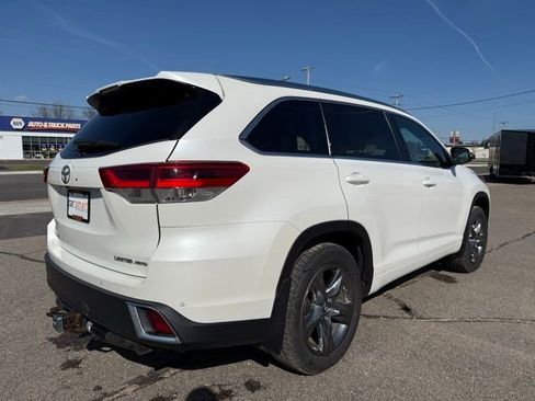 Used 2017 Toyota Highlander Limited Platinum image 5
