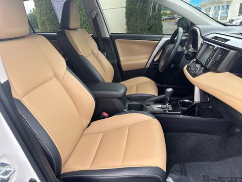 Used 2018 Toyota RAV4 Limited AWD/4WD image 17