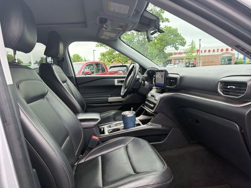 Used 2021 Ford Explorer XLT w/ Equipment Group 202A AWD/4WD image 24