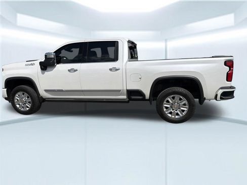 Used 2025 Chevrolet Silverado 2500 High Country w/ High Country Premium Package AWD/4WD image 13
