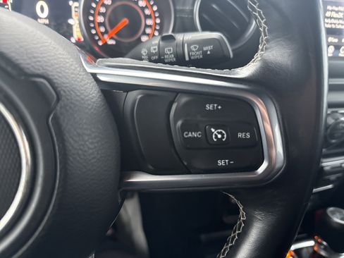 Used 2018 Jeep Wrangler Unlimited Sahara image 19