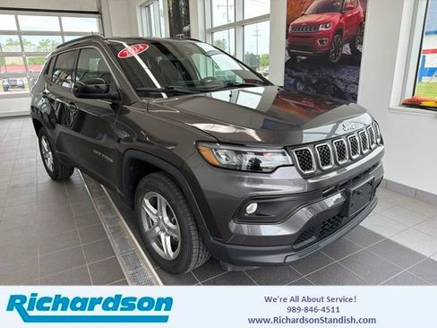 Used 2024 Jeep Compass Latitude AWD/4WD image 1