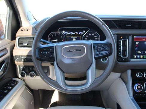 Used 2021 GMC Yukon Denali w/ LPO, Illumination Package image 26