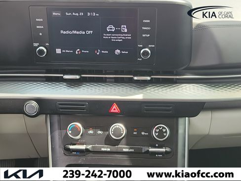 Used 2024 Kia Carnival LX FWD image 20