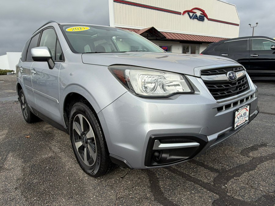 Used 2017 Subaru Forester 2.5i Premium w/ All-Weather Package AWD/4WD image 3