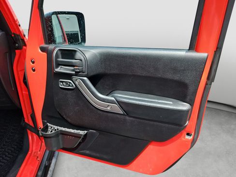 Used 2013 Jeep Wrangler Unlimited Sahara AWD/4WD image 34