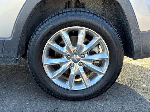 Used 2015 Jeep Cherokee Limited image 7