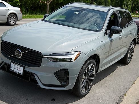 New 2026 Volvo XC60 T8 Plus w/ Climate Package PRO AWD/4WD image 6