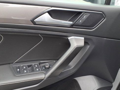 Used 2023 Volkswagen Tiguan SE image 18