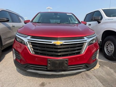 Used 2023 Chevrolet Equinox LT FWD image 2