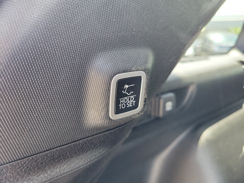 Used 2024 Jeep Grand Cherokee Altitude RWD image 10