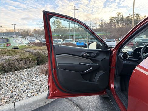 Certified 2024 Chevrolet Trax ACTIV w/ Driver Confidence Package image 11