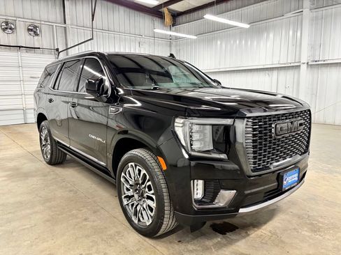 Used 2024 GMC Yukon Denali Ultimate AWD/4WD image 2