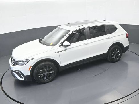 Used 2024 Volkswagen Tiguan SE FWD image 45
