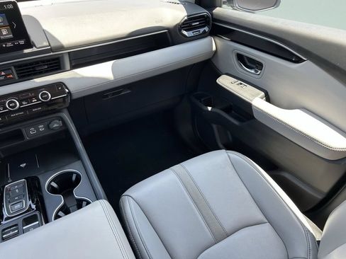 Used 2023 Honda Pilot Touring image 19