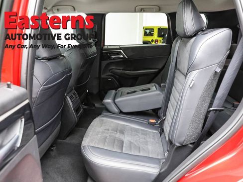 Used 2025 Mitsubishi Outlander SE AWD/4WD image 22