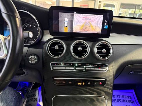 Used 2021 Mercedes-Benz GLC 300 4MATIC w/ AMG Line image 19