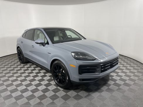 Used 2025 Porsche Cayenne S AWD/4WD image 9