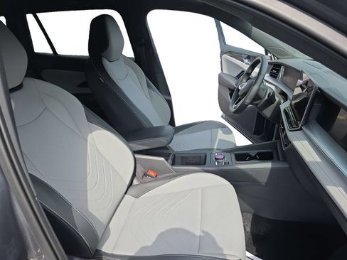 Certified 2026 Volkswagen Tiguan SE R-Line FWD image 22