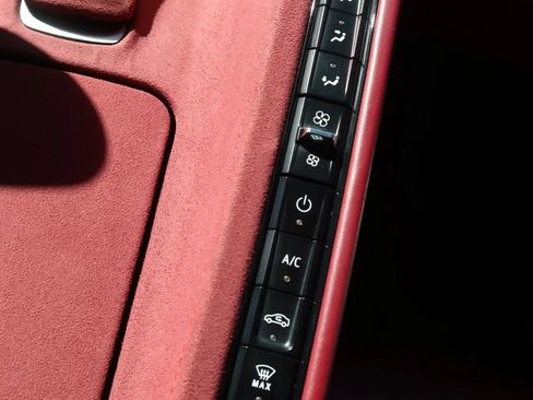 Used 2021 Chevrolet Corvette Stingray Premium Cpe w/ Battery Protection Package RWD image 29