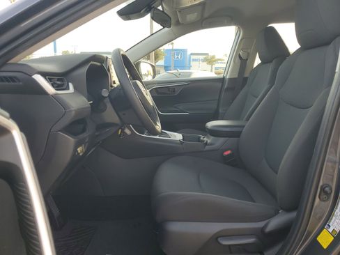 Used 2022 Toyota RAV4 LE image 13