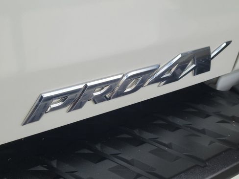 Used 2017 Nissan Titan PRO-4X w/ Pro-4x Convenience Package image 5