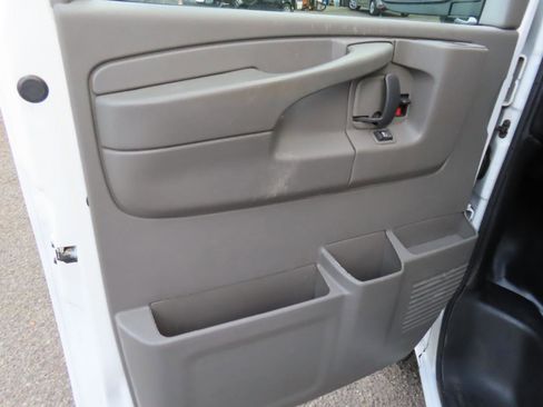 Used 2015 Chevrolet Express 2500 image 10