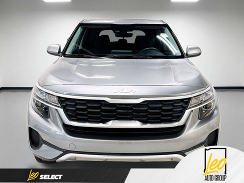 Used 2023 Kia Seltos LX AWD/4WD image 2