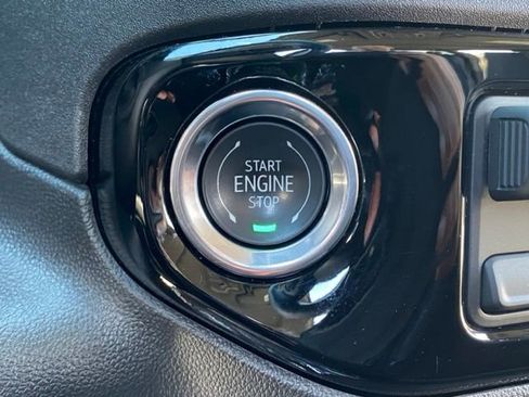 Used 2025 GMC Sierra 1500 SLT image 41