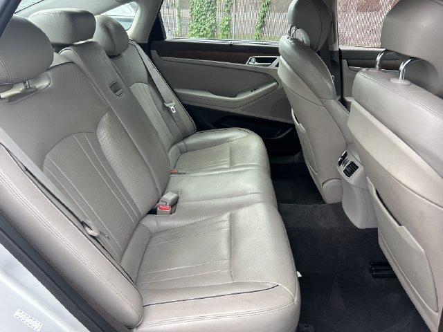 Used 2015 Hyundai Genesis 5.0 RWD image 30