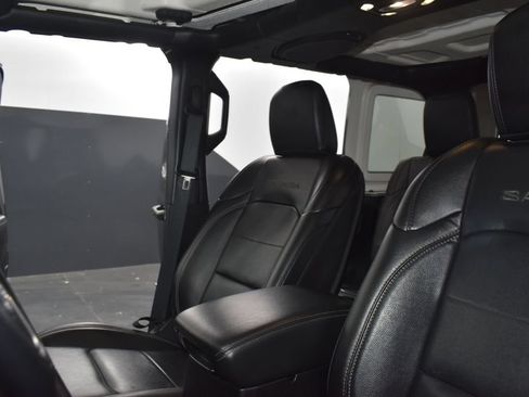 Used 2020 Jeep Wrangler Unlimited Sahara w/ Uconnect 4C Nav & Sound Group AWD/4WD image 16