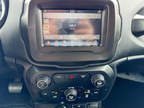 Used 2018 Jeep Renegade Altitude image 16