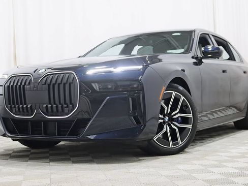Used 2024 BMW 740i xDrive w/ Premium Package 2 AWD/4WD image 6
