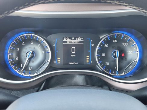 Used 2023 Chrysler Voyager LX image 18