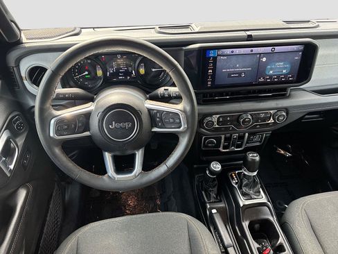 Used 2024 Jeep Wrangler Unlimited Sahara AWD/4WD image 21