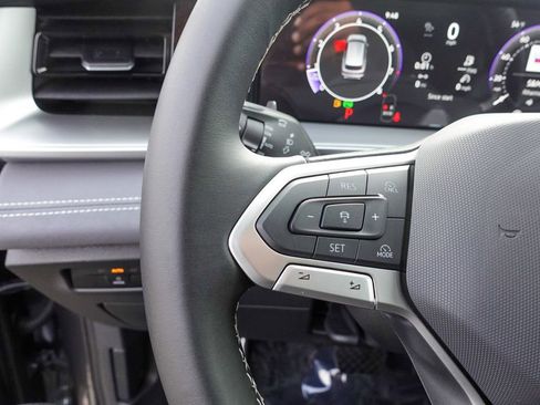 New 2026 Volkswagen Tiguan SE image 17