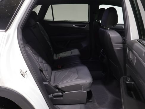 Used 2025 Volkswagen Atlas Cross Sport SE AWD/4WD image 21