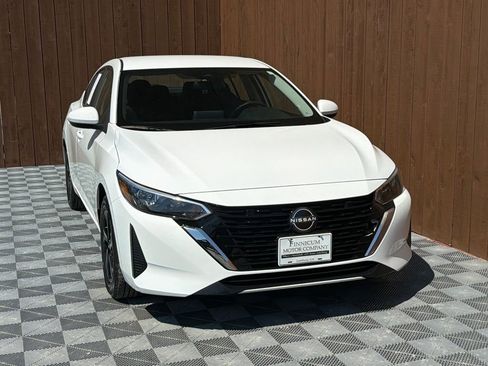 Used 2025 Nissan Sentra SV FWD image 10