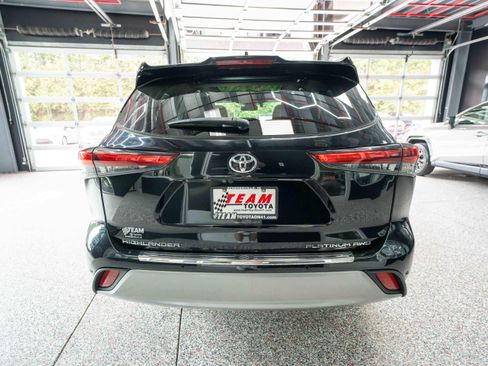 Used 2021 Toyota Highlander Platinum AWD/4WD image 3