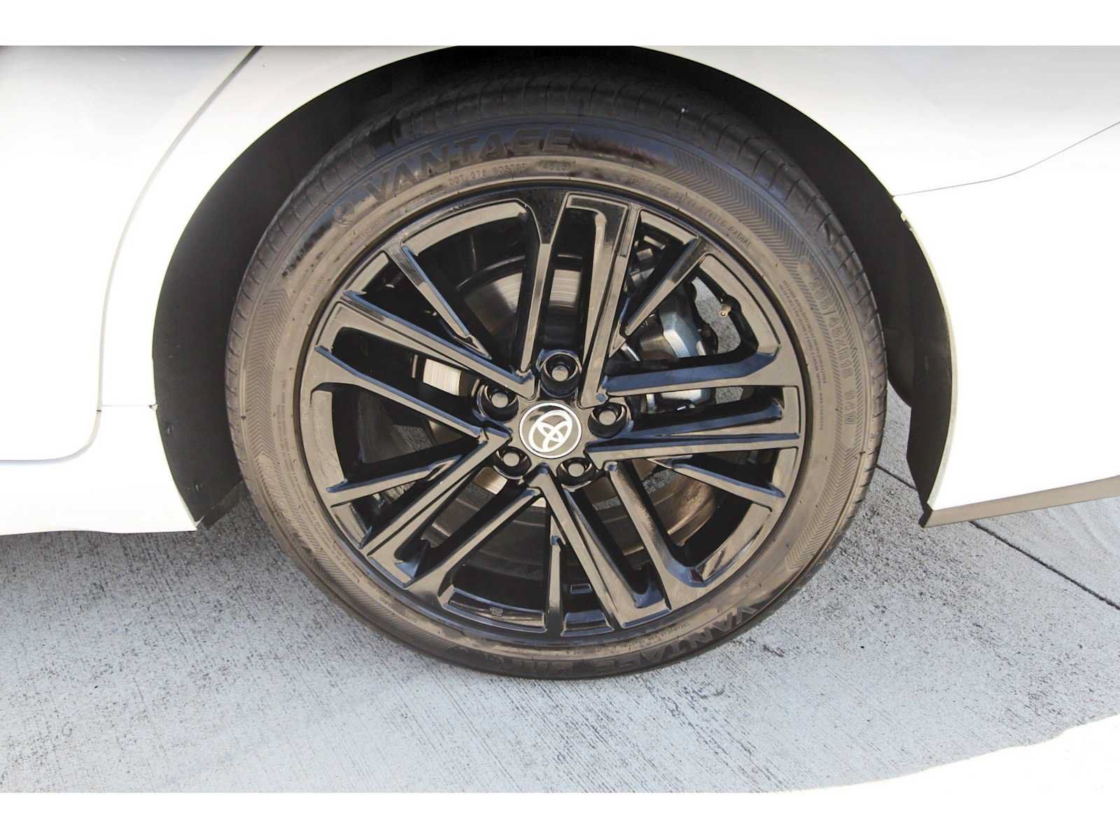 Used 2025 Toyota Camry SE FWD image 29