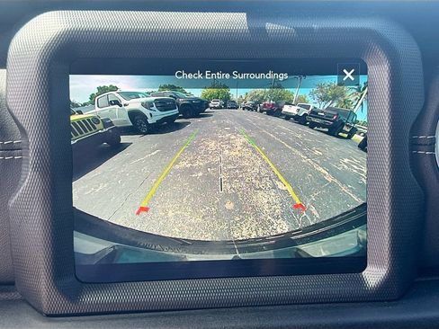 Used 2023 Jeep Wrangler Unlimited Sahara w/ LED Lighting Group AWD/4WD image 15