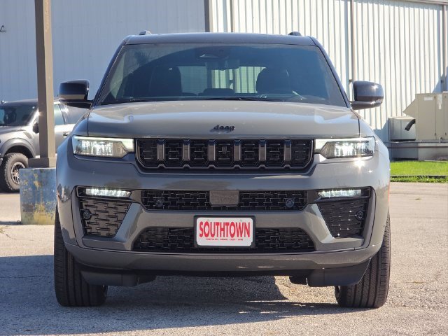 New 2027 Jeep Grand Cherokee Summit AWD/4WD image 2