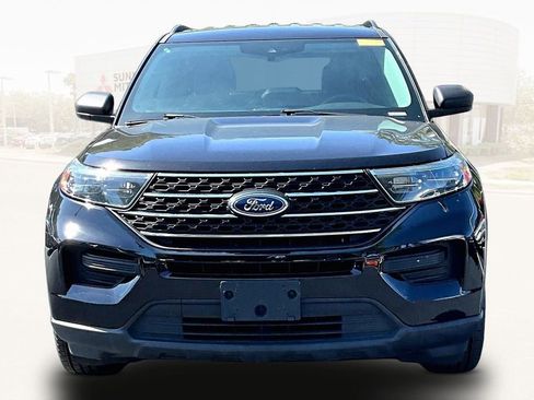 Used 2023 Ford Explorer XLT RWD image 2