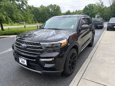 Used 2023 Ford Explorer XLT w/ Equipment Group 202A AWD/4WD image 3