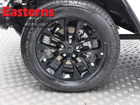 Used 2025 Jeep Wrangler Unlimited Sahara AWD/4WD image 29