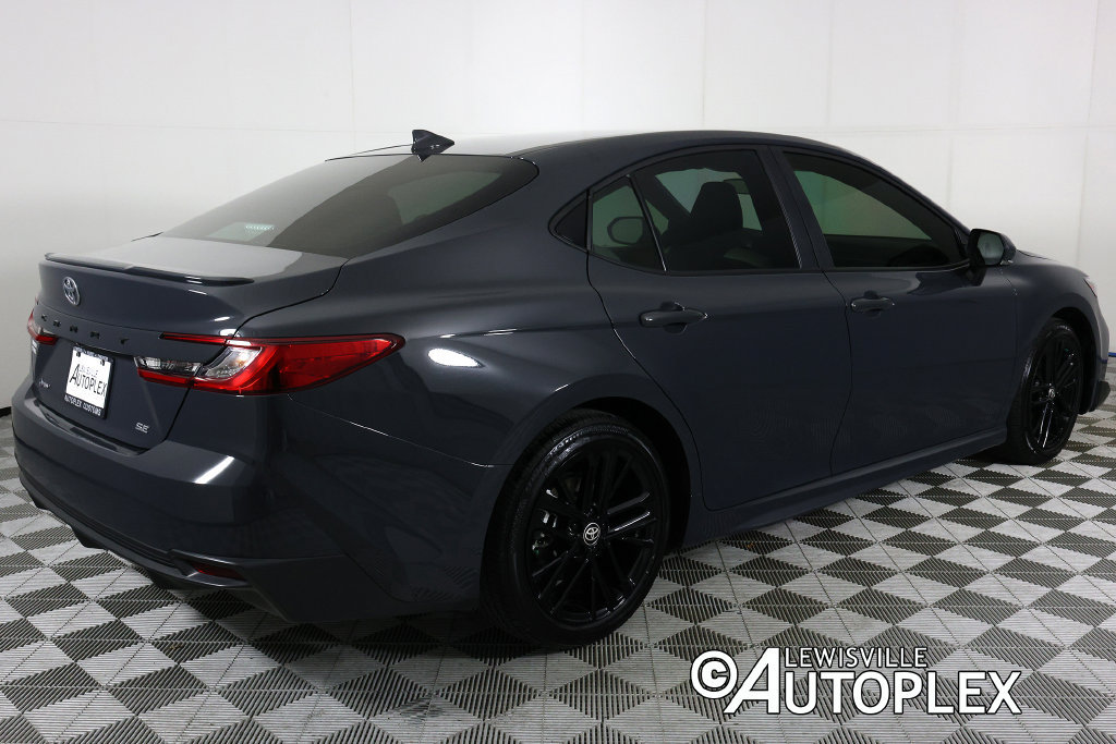Used 2025 Toyota Camry SE FWD image 5