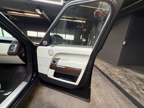 Used 2017 Land Rover Range Rover HSE image 39