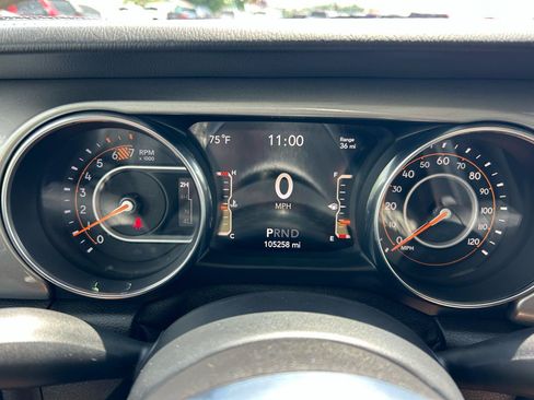 Used 2019 Jeep Wrangler Unlimited Sahara AWD/4WD image 5